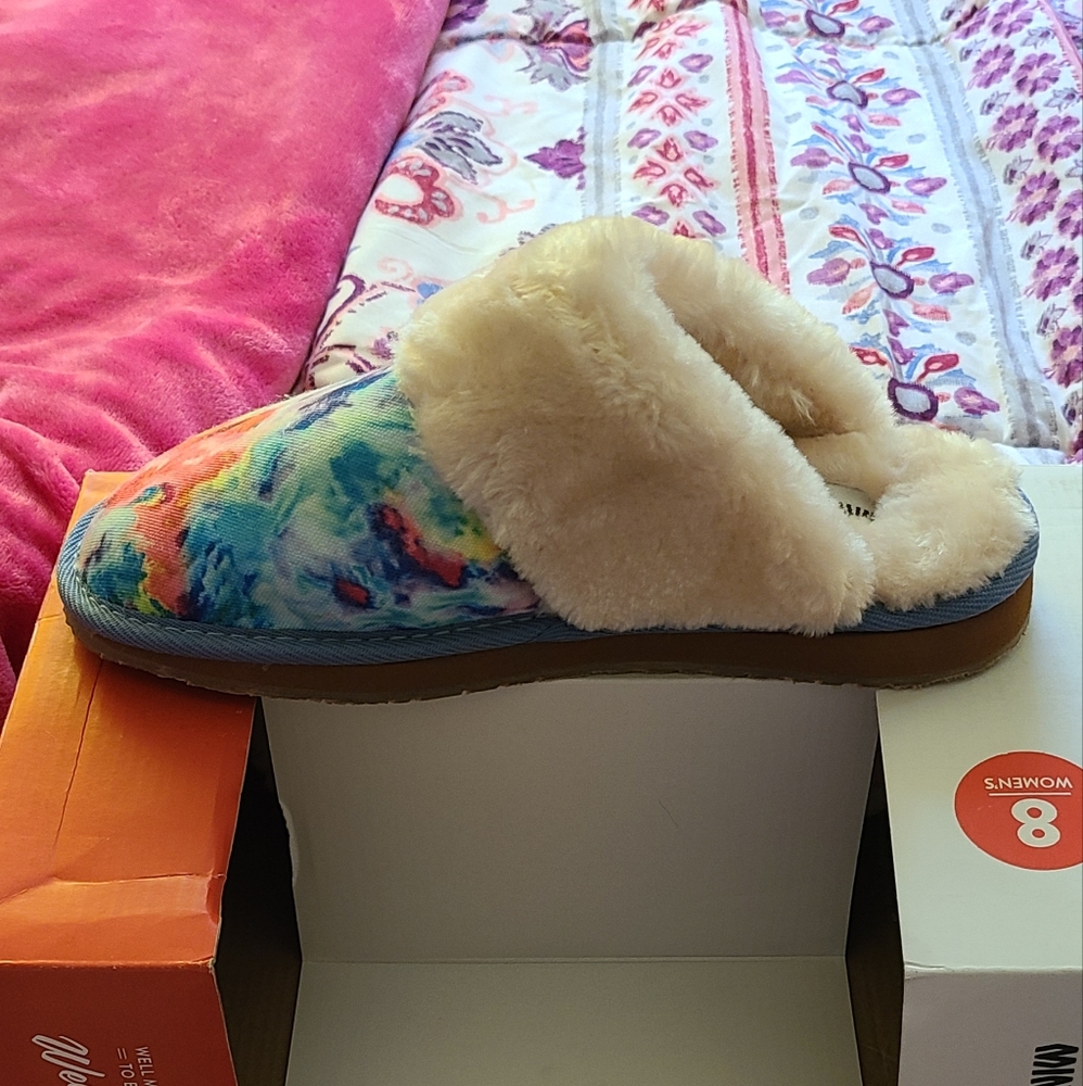 Minnetonka slipper slides